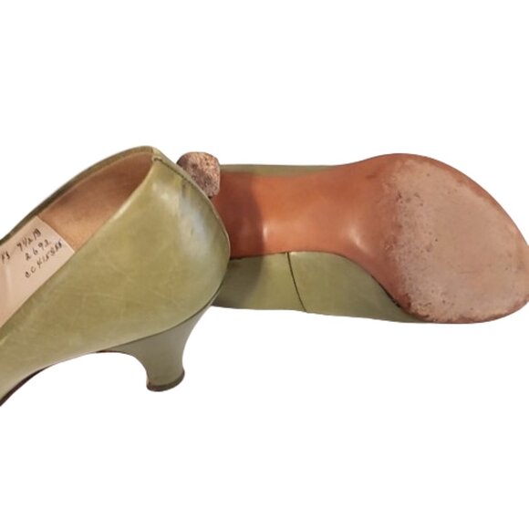 1950s Vintage Light Olive Green Leather Shoes Rounded Toe High Heels Size 7 - Picture 7 of 8